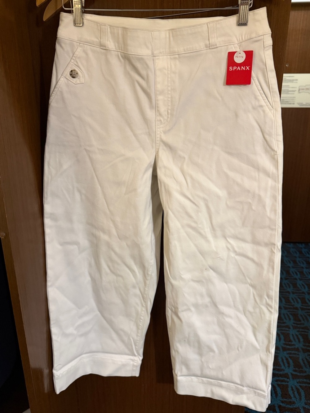 SPANX White Cropped Ponte Capri Pants